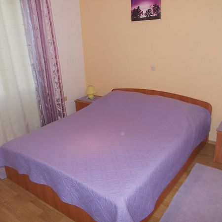 Apartments Makaus Kampor Екстериор снимка