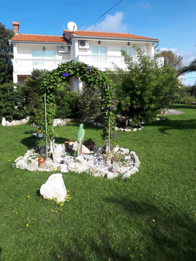 Apartments Makaus Kampor Екстериор снимка