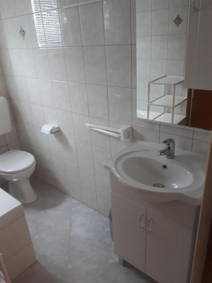Apartments Makaus Kampor Екстериор снимка
