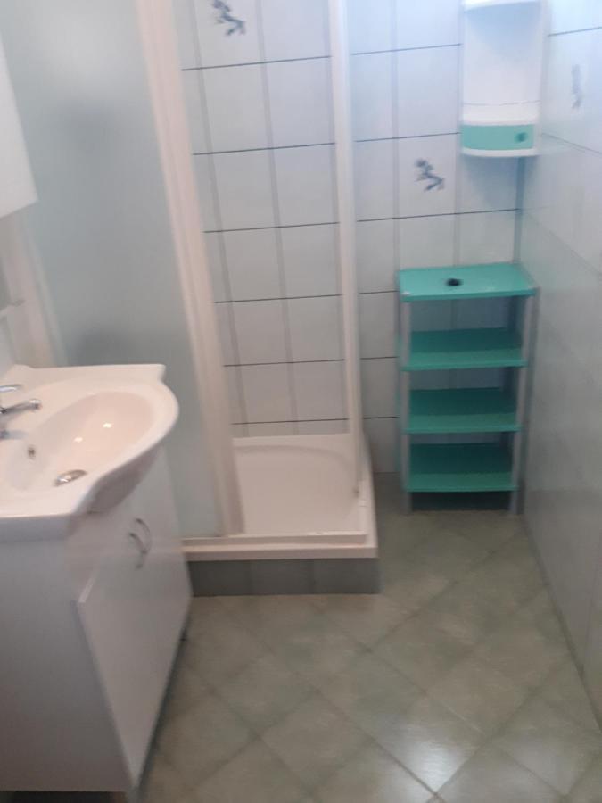 Apartments Makaus Kampor Екстериор снимка