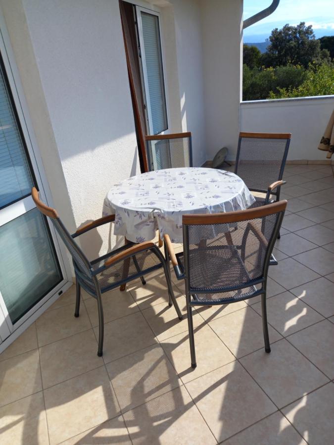 Apartments Makaus Kampor Екстериор снимка