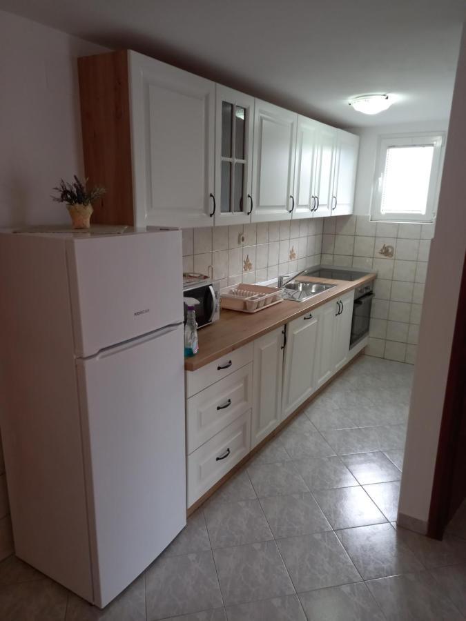 Apartments Makaus Kampor Екстериор снимка