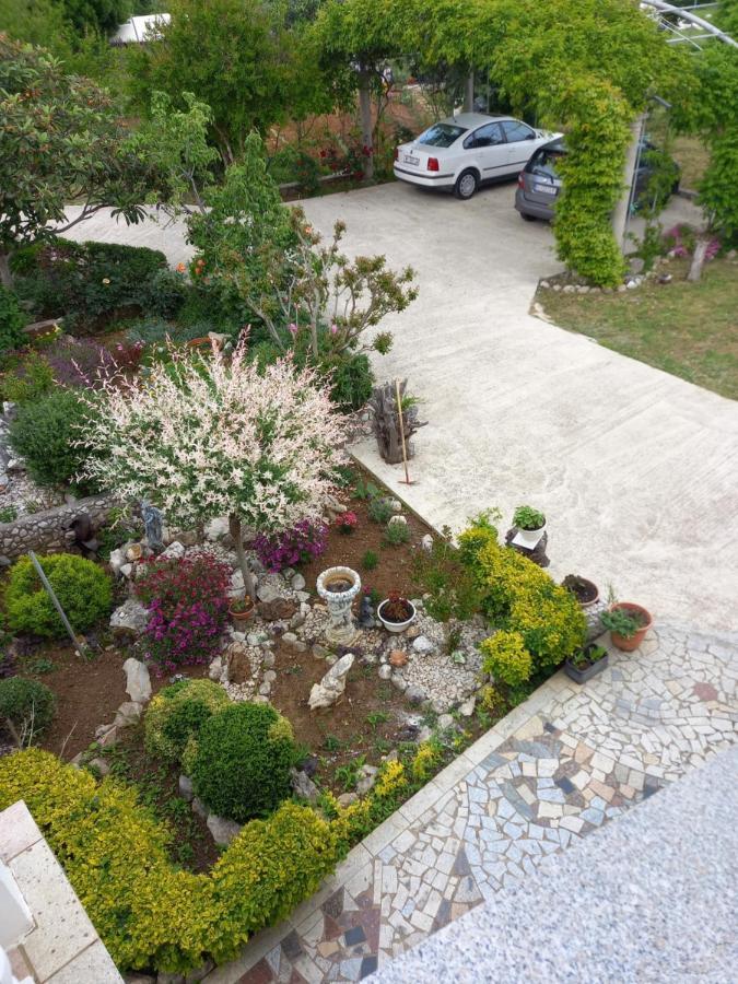 Apartments Makaus Kampor Екстериор снимка