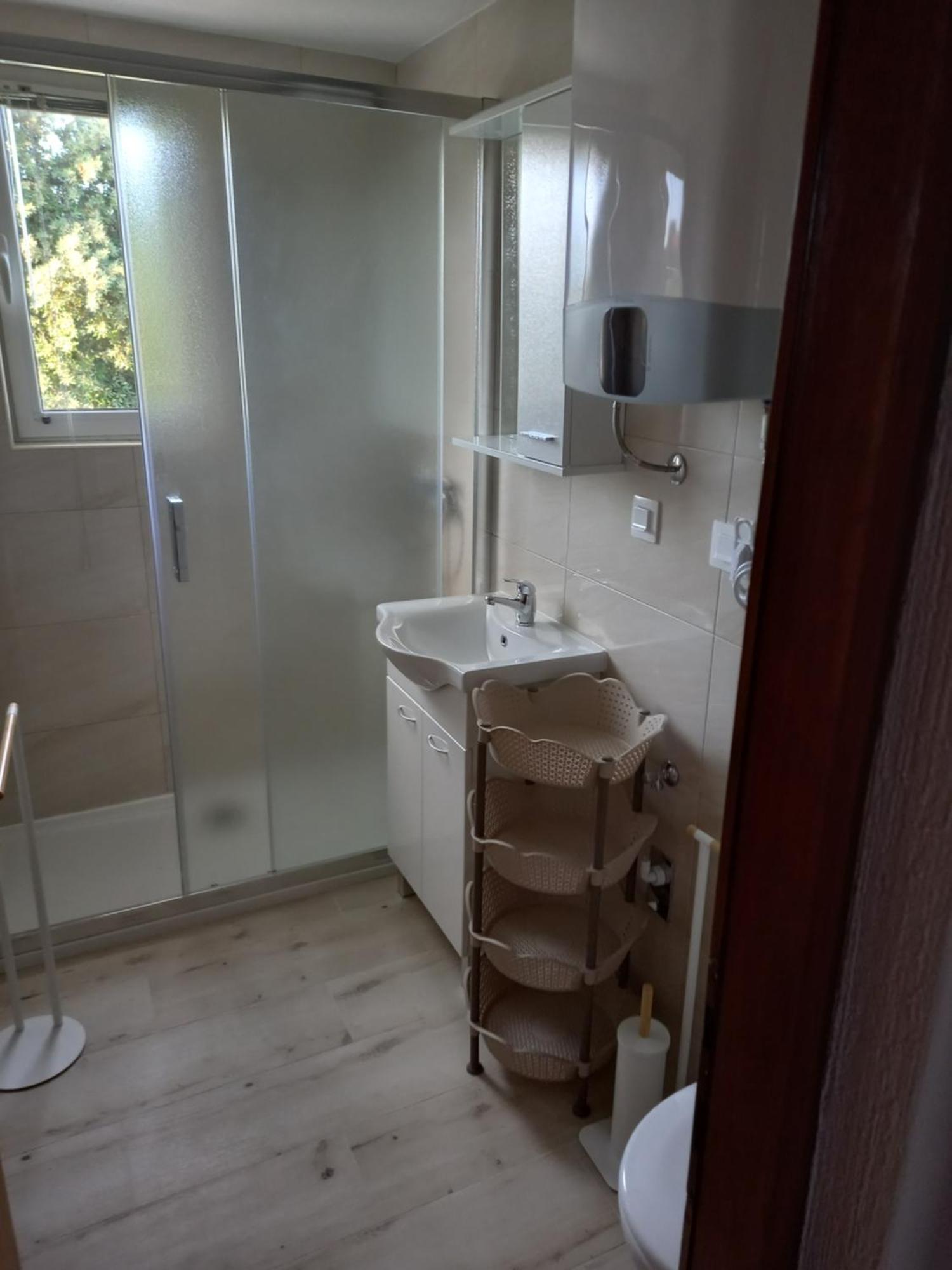 Apartments Makaus Kampor Екстериор снимка